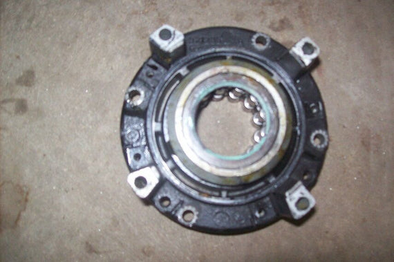 Evinrude Johnson OMC Crankshaft Bearing End Cap 88hp 90hp 115hp 120hp 140hp